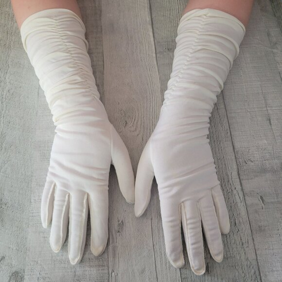 Vintage White Ruched Elbow-Length Opera Gloves - Picture 1 of 4